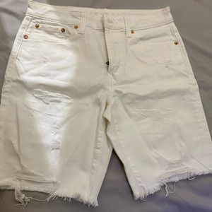 AMERICAN EAGLE WHITE JEAN SHORT